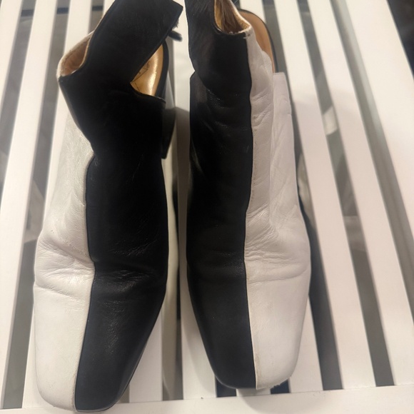 Black and White fFluevogs size 8 - Picture 1 of 6